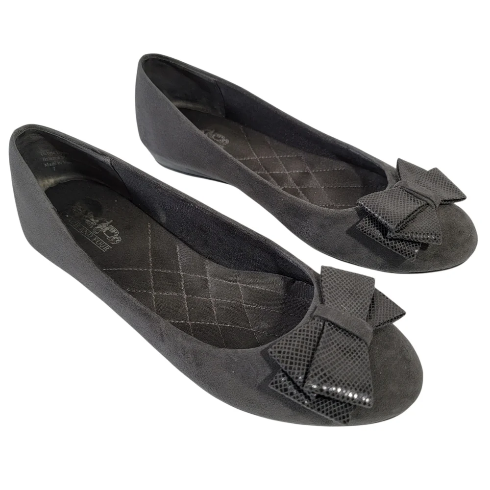 Coach & Four Gray Ballet Flat With Bow Womens Sz 7 Casual Comfort Old Money